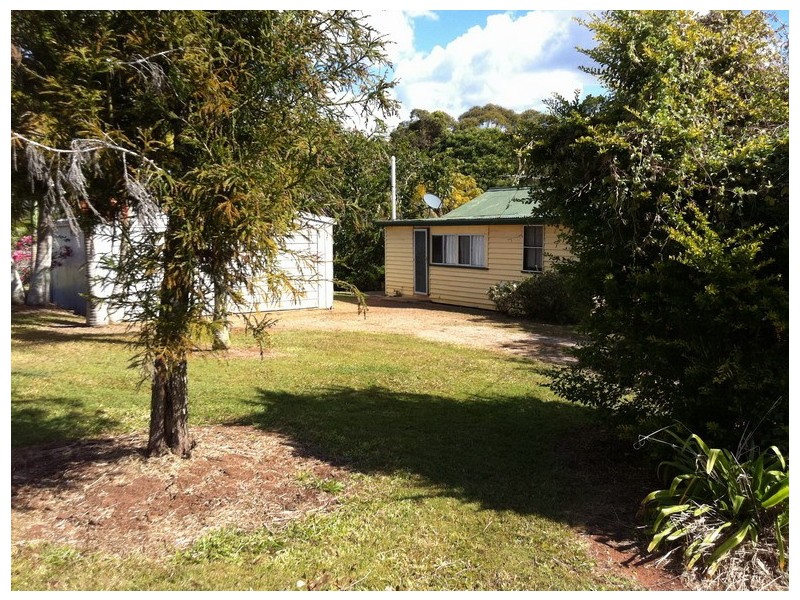 6 Hempstock St, Glass House Mountains QLD 4518
