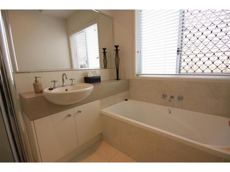 10 Flinders Avenue, Beerwah QLD 4519