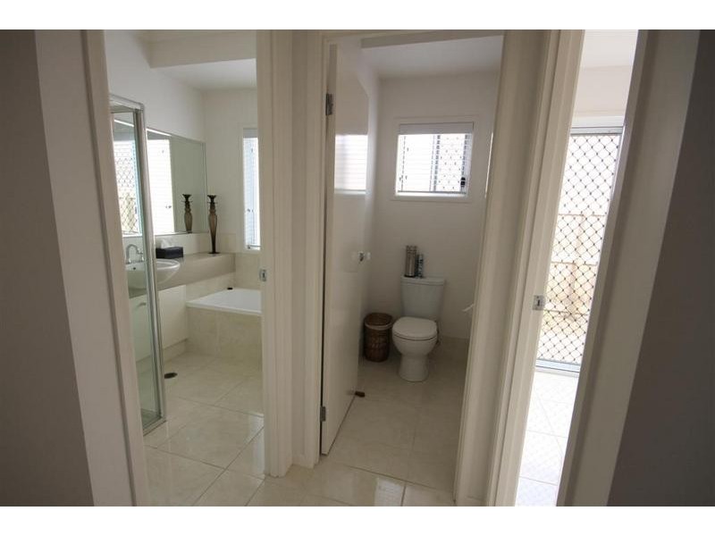 10 Flinders Avenue, Beerwah QLD 4519