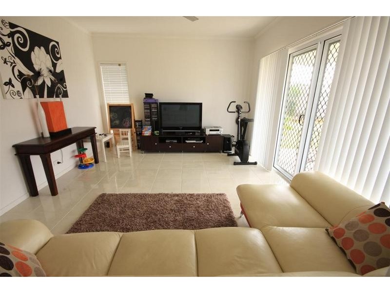 10 Flinders Avenue, Beerwah QLD 4519