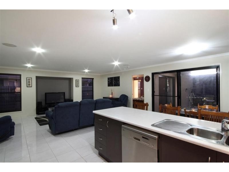 20 Woodgrove Boulevard, Beerwah QLD 4519