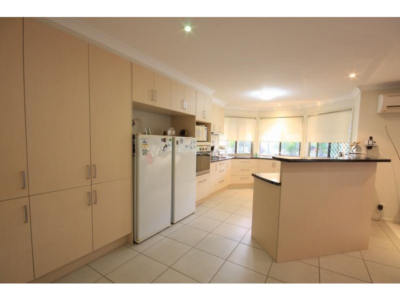 2 Teneale Place, Glass House Mountains QLD 4518