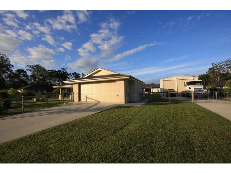 2 Teneale Place, Glass House Mountains QLD 4518