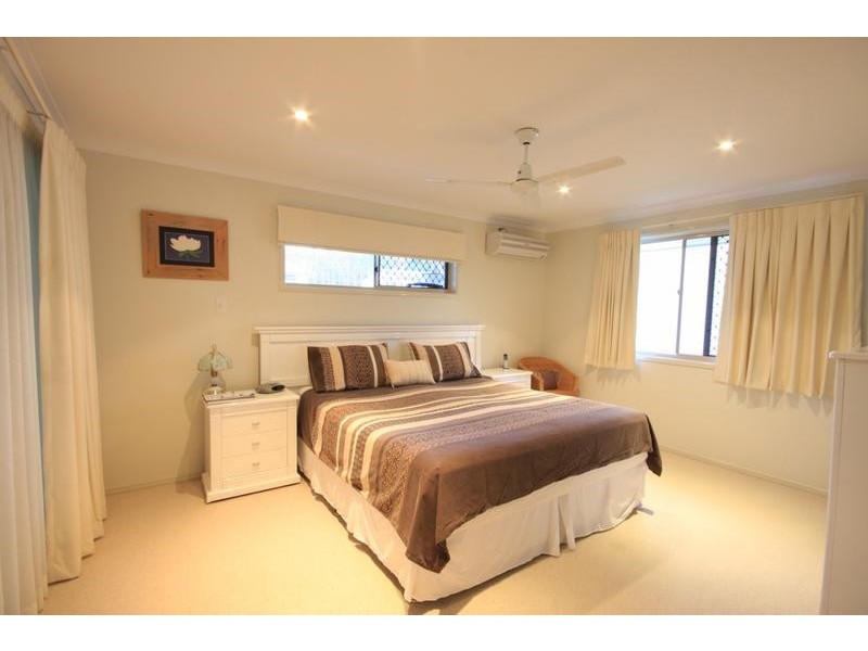 2 Teneale Place, Glass House Mountains QLD 4518