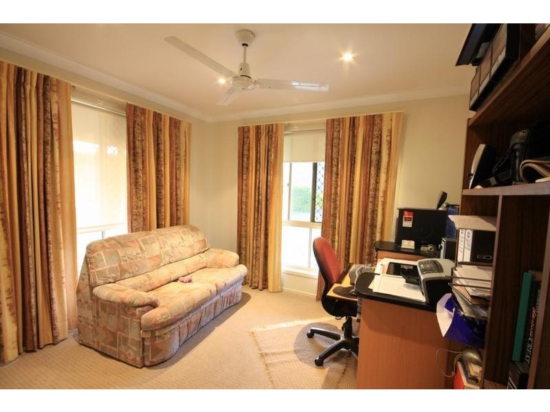 2 Teneale Place, Glass House Mountains QLD 4518