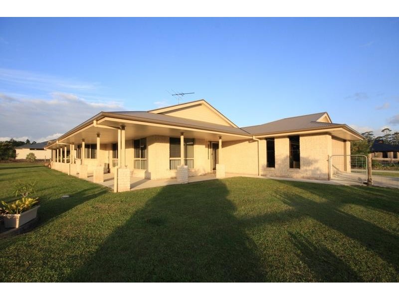 2 Teneale Place, Glass House Mountains QLD 4518