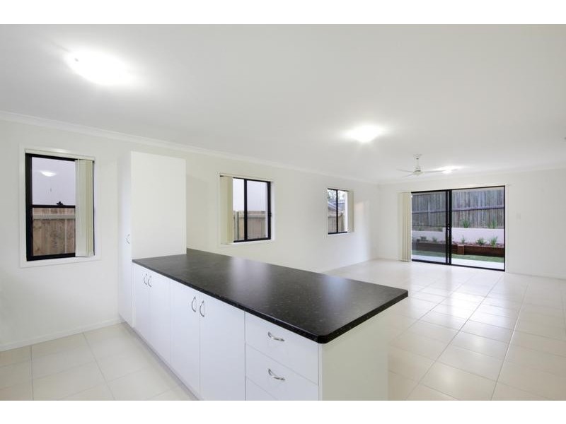 3 Sunset Road, Beerwah QLD 4519