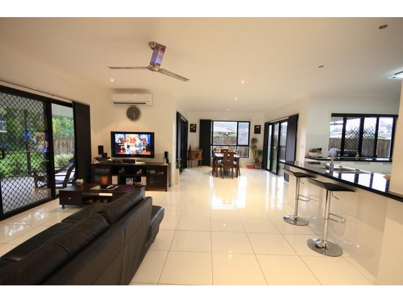 82 Allan Avenue, Glass House Mountains QLD 4518
