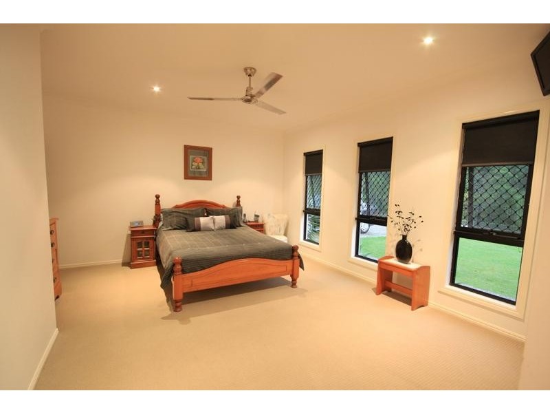82 Allan Avenue, Glass House Mountains QLD 4518