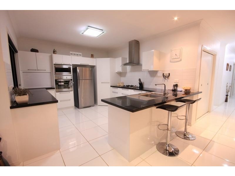 82 Allan Avenue, Glass House Mountains QLD 4518