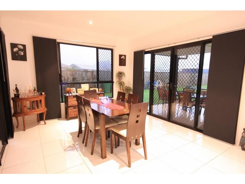 82 Allan Avenue, Glass House Mountains QLD 4518