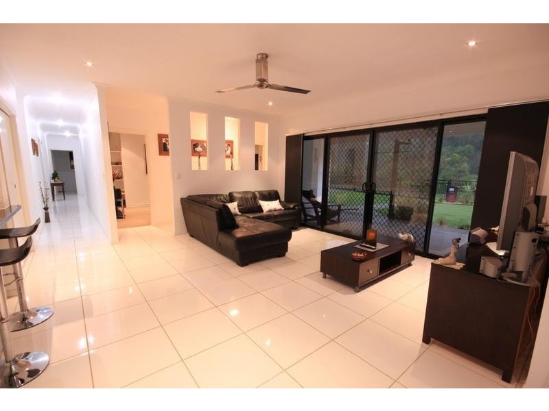 82 Allan Avenue, Glass House Mountains QLD 4518