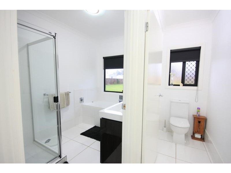 82 Allan Avenue, Glass House Mountains QLD 4518