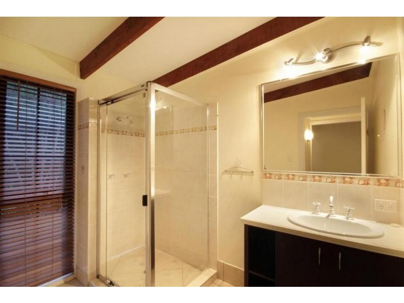 8 Inverleigh Court, Beerwah QLD 4519