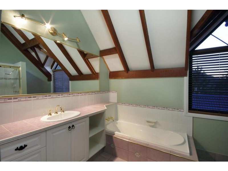 8 Inverleigh Court, Beerwah QLD 4519