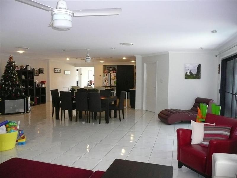 16 Smerdon Way, Glass House Mountains QLD 4518