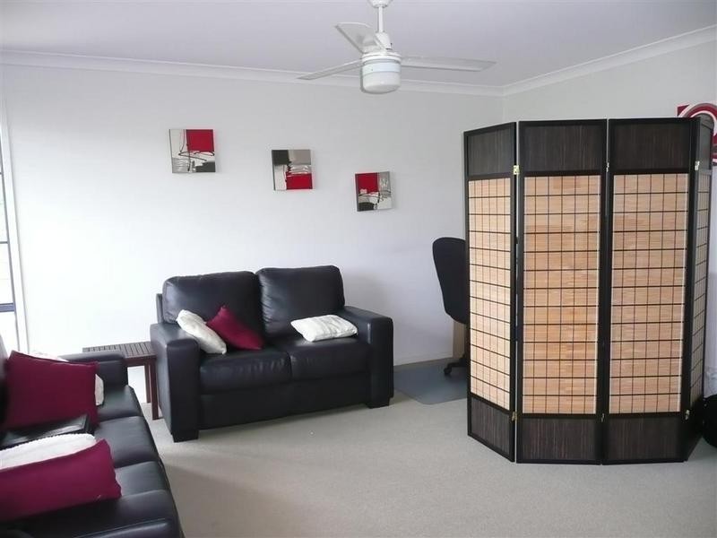 16 Smerdon Way, Glass House Mountains QLD 4518