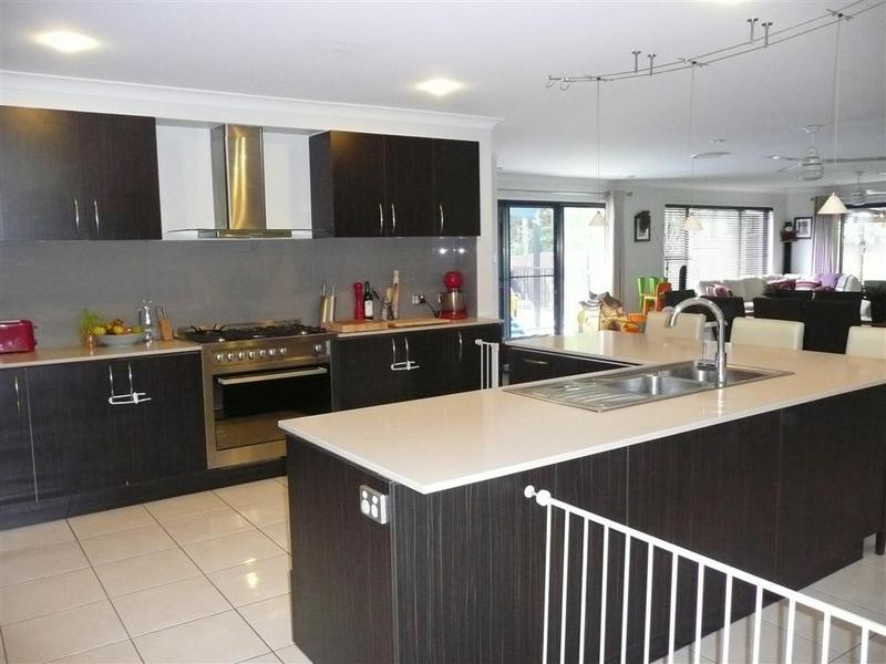 16 Smerdon Way, Glass House Mountains QLD 4518