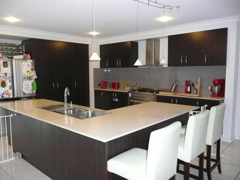 16 Smerdon Way, Glass House Mountains QLD 4518