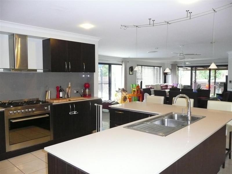 16 Smerdon Way, Glass House Mountains QLD 4518