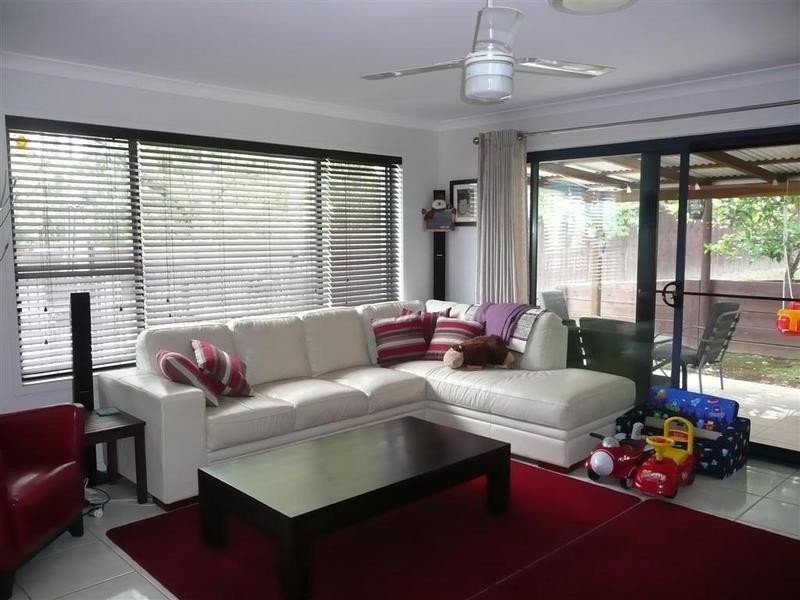 16 Smerdon Way, Glass House Mountains QLD 4518