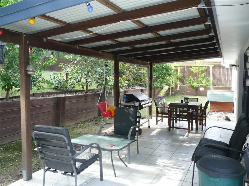 16 Smerdon Way, Glass House Mountains QLD 4518