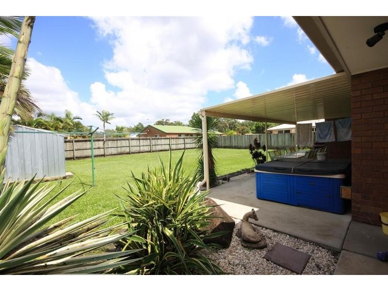 4 Redwood Court, Landsborough QLD 4550