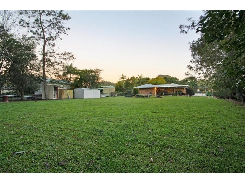 11 Hillside Road, Glass House Mountains QLD 4518