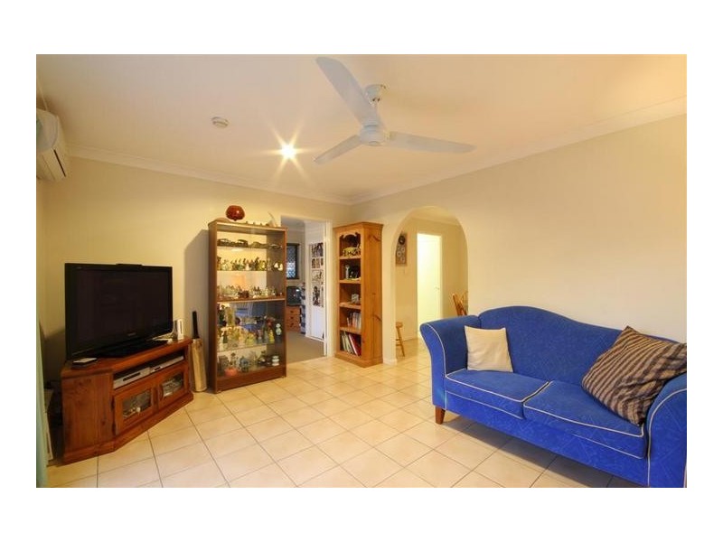 11 Hillside Road, Glass House Mountains QLD 4518