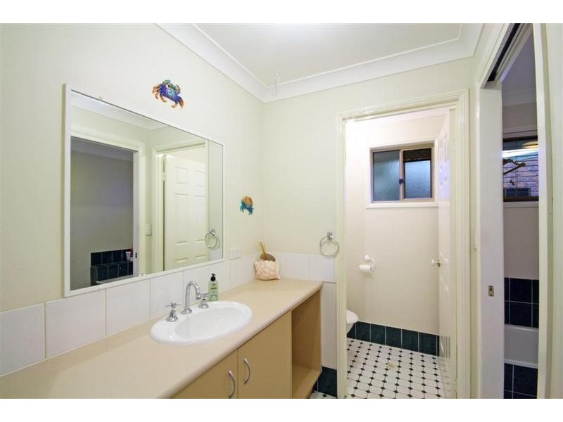 11 Hillside Road, Glass House Mountains QLD 4518