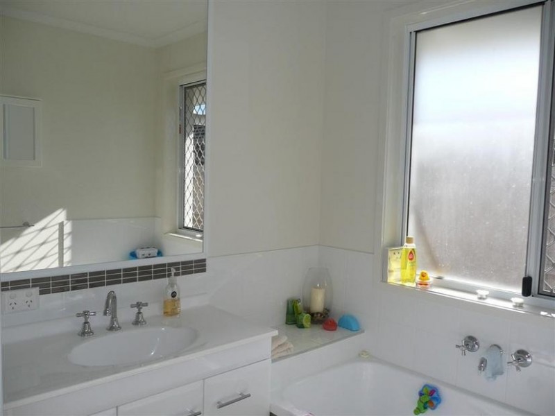 13 Fairy Wren Court, Beerwah QLD 4519