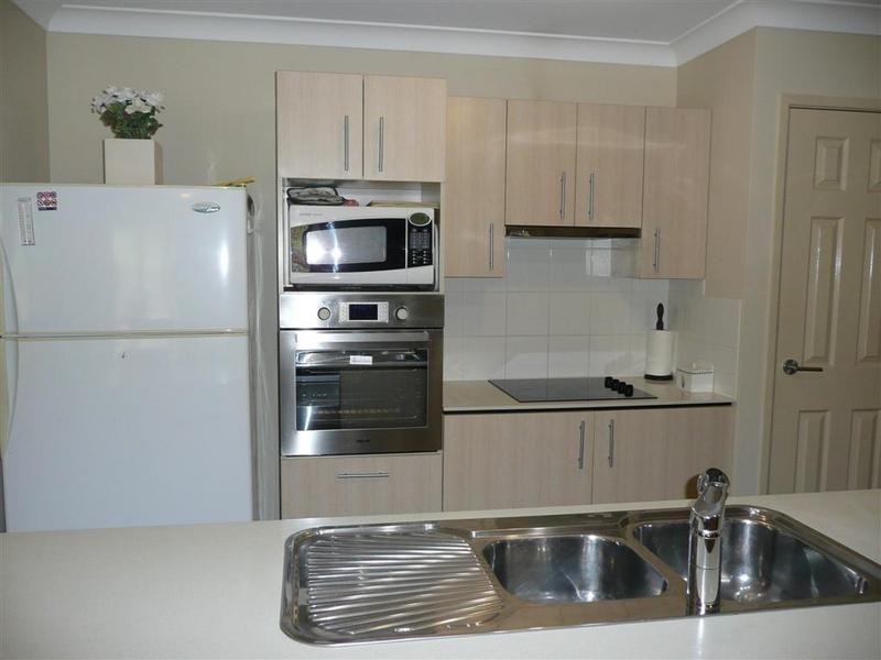 6 Smerdon Way, Glass House Mountains QLD 4518