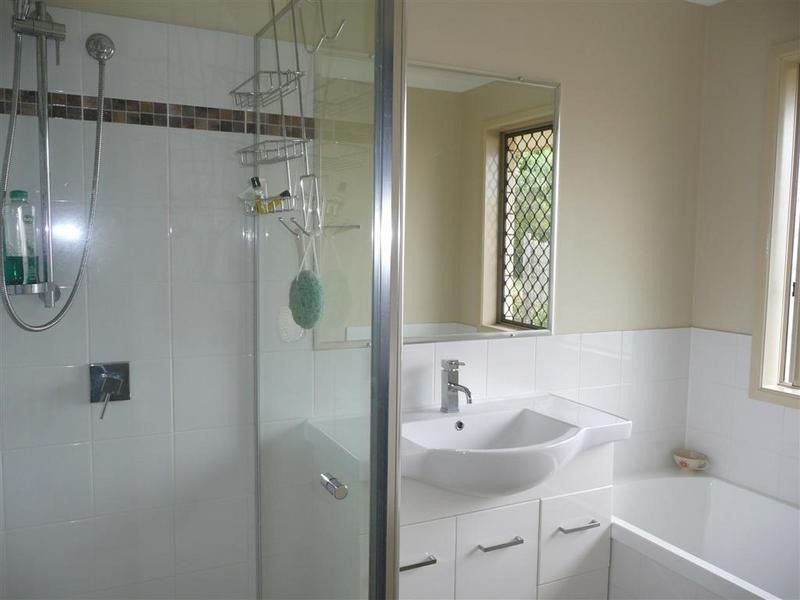 6 Smerdon Way, Glass House Mountains QLD 4518