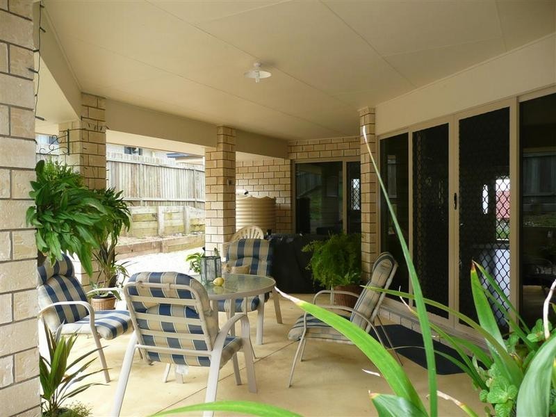 6 Smerdon Way, Glass House Mountains QLD 4518