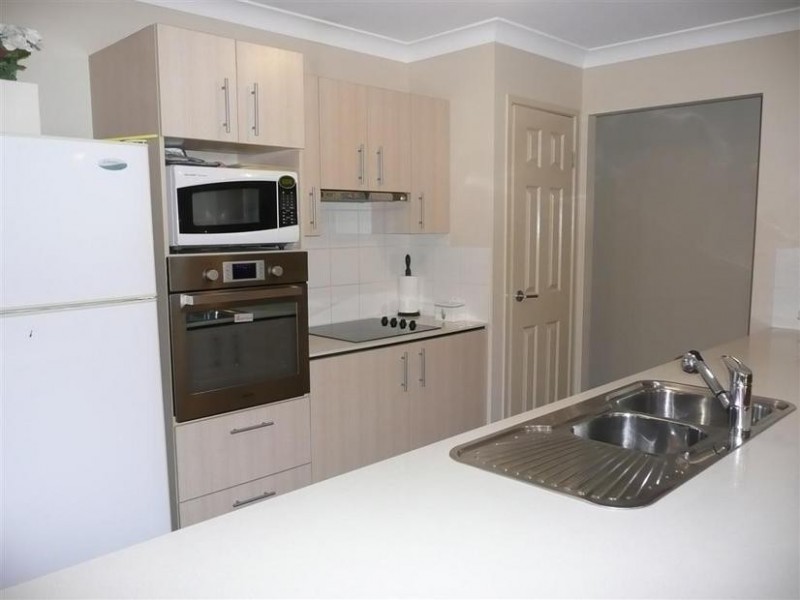 6 Smerdon Way, Glass House Mountains QLD 4518