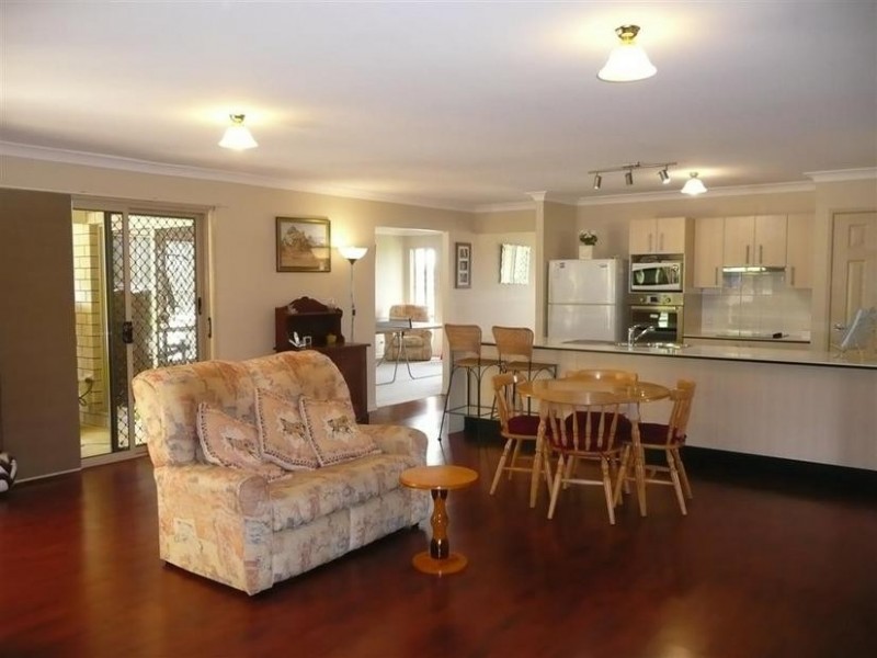 6 Smerdon Way, Glass House Mountains QLD 4518