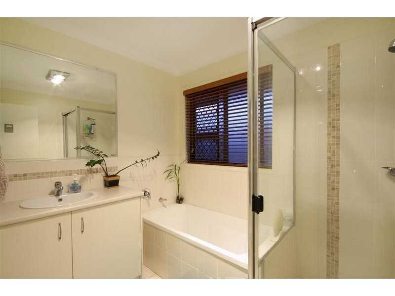 8 Sapphire Court, Beerwah QLD 4519