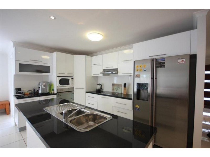10 HEIGHTS ROAD, Beerwah QLD 4519
