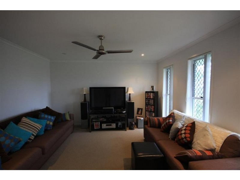 10 HEIGHTS ROAD, Beerwah QLD 4519