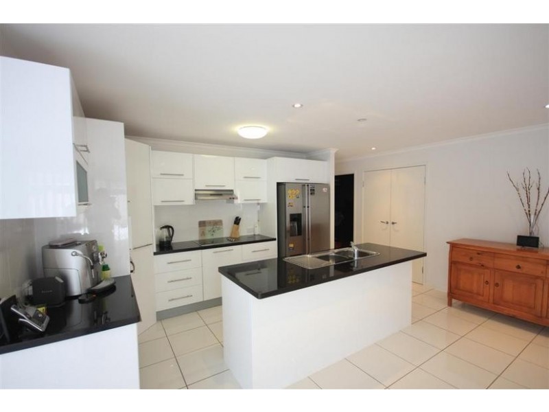 10 HEIGHTS ROAD, Beerwah QLD 4519