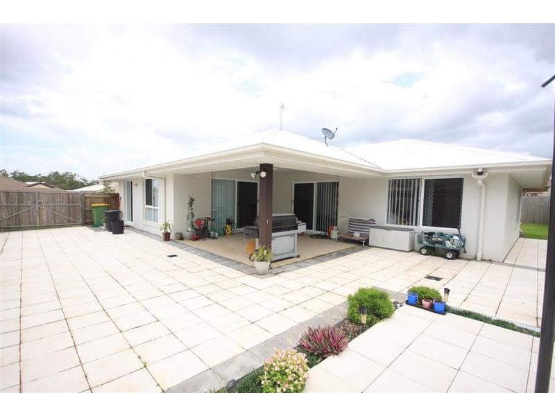 10 HEIGHTS ROAD, Beerwah QLD 4519