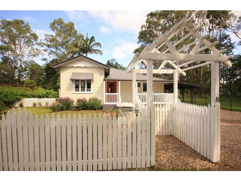 8 Dyer Street, Landsborough QLD 4550