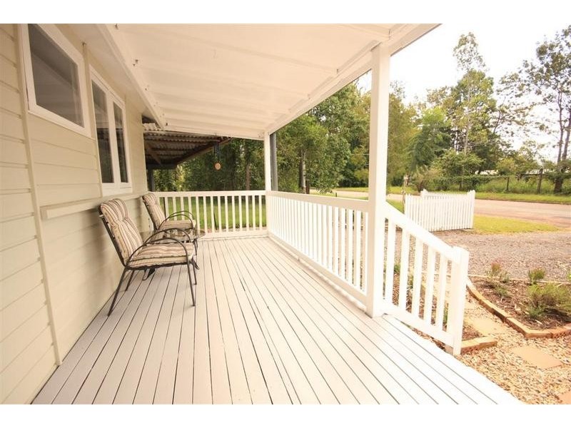 8 Dyer Street, Landsborough QLD 4550