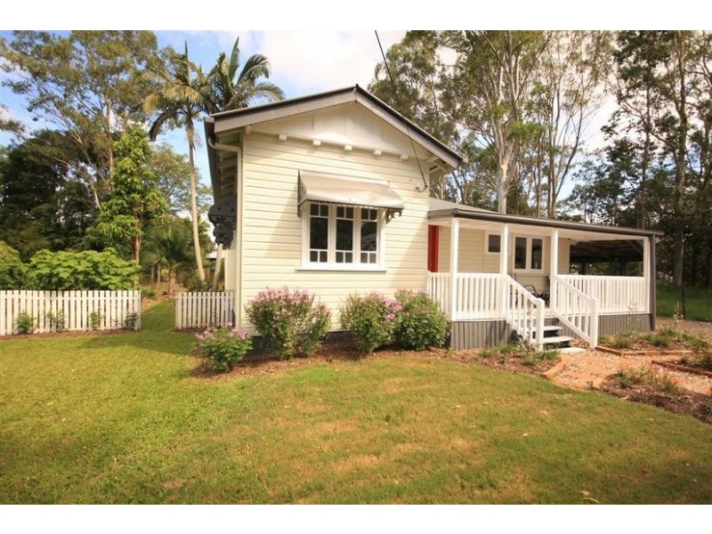 8 Dyer Street, Landsborough QLD 4550