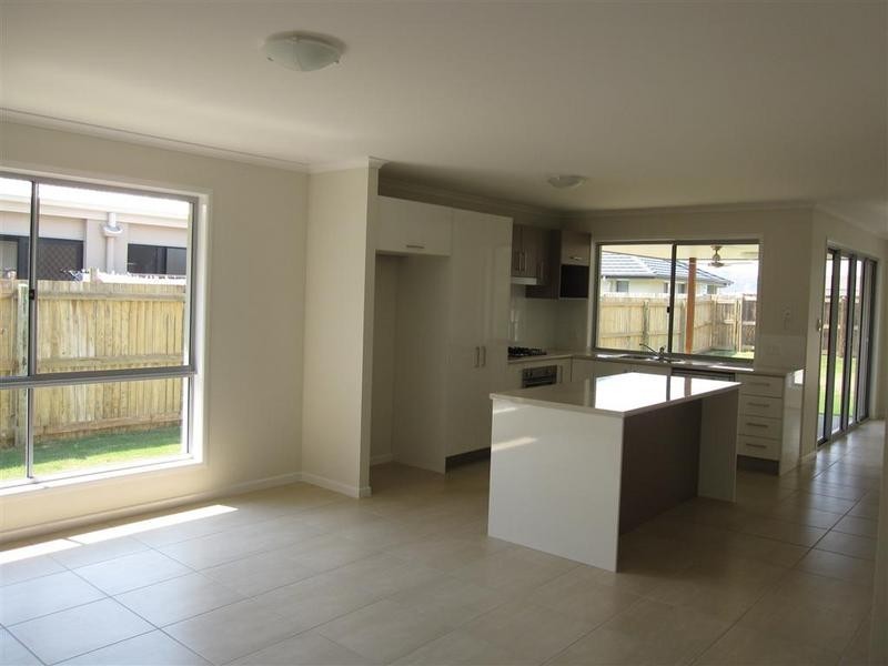 32 Peppertree Way, Beerwah QLD 4519