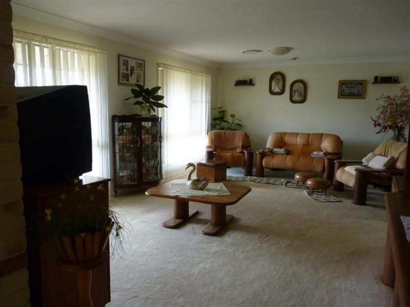 9 Hempstock Street, Glass House Mountains QLD 4518