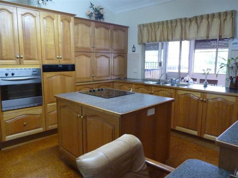 9 Hempstock Street, Glass House Mountains QLD 4518