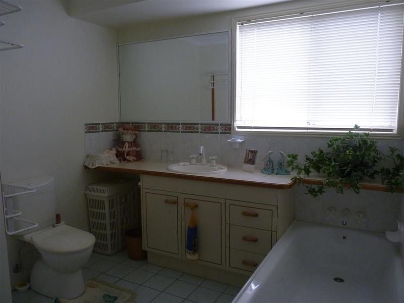 9 Hempstock Street, Glass House Mountains QLD 4518