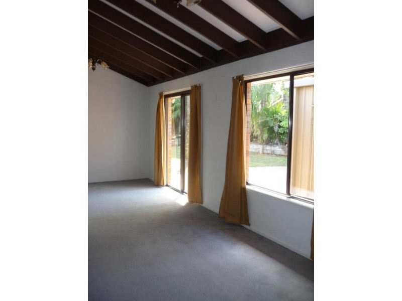 16 Chantilly Cres, Beerwah QLD 4519