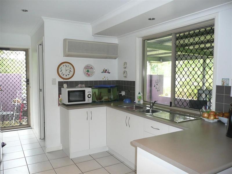 19 Beerwah Parade, Beerwah QLD 4519